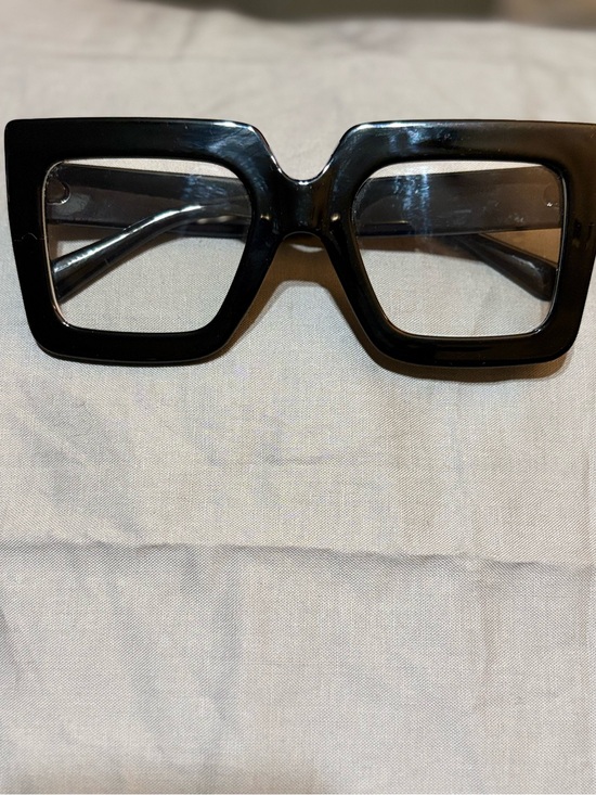 Fashion Accessories - Classic Oversized Square Women's Glasses in Black